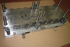 Folgeverbundwerkzeug-in-modularer-Bauweise-2-Unterteil